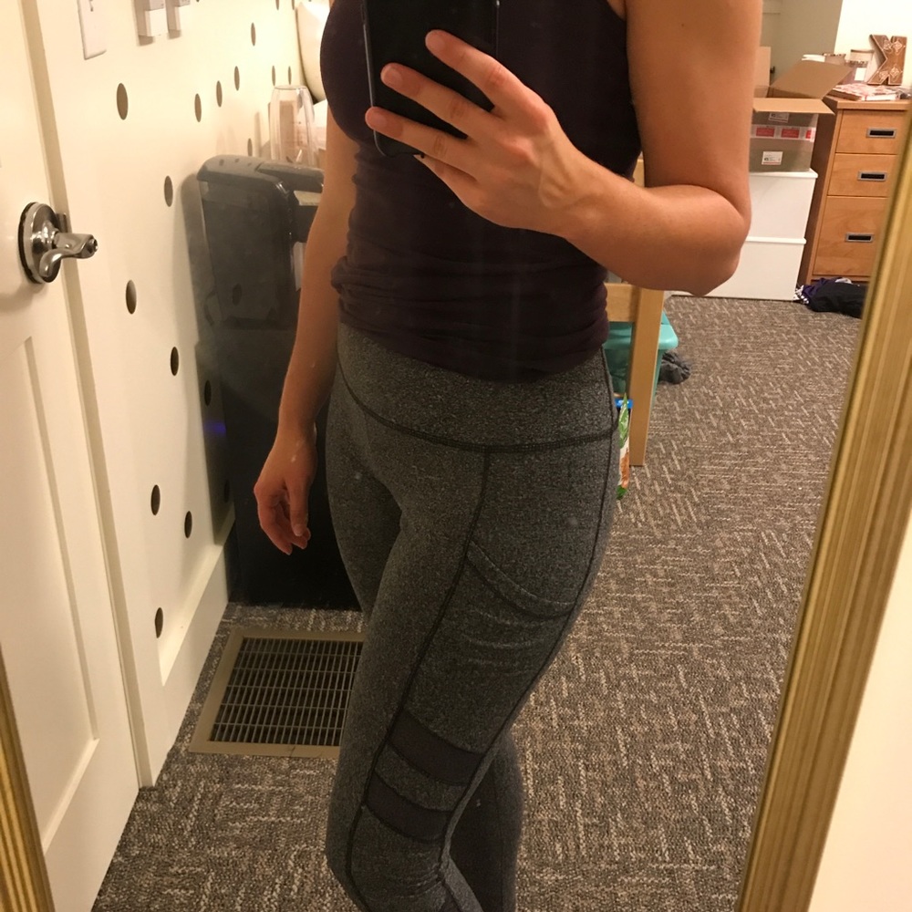 Grey leggings with black mesh detail - Picture 5 of 5